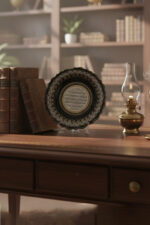 El İşi Gümüş ve Altın Desenli Ayetel Kürsi Yazılı 30 cm Çini Tabak - Görsel 2