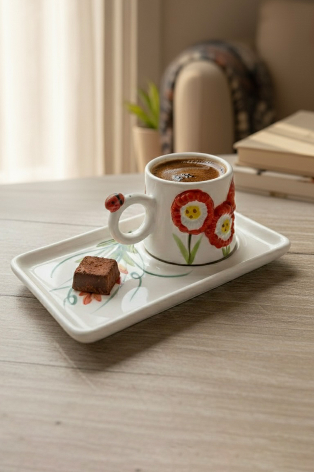 0000_0001_1762804168625 El Yapımı Kırmızı Çiçekli Tek Kişilik 2 Parça Seramik Kahve Fincan Seti - Görsel 1