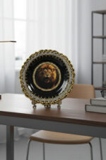 El İşi Gümüş ve Altın Desenli Aslan Motifli 30 cm Çini Tabak - Görsel 3