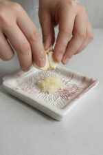 El Yapımı Seramik Rende Tabağı (10 cm) - Sarımsak, Zencefil, Meyve Püresi ve Bebek Maması Hazırlayıcı - Görsel 3