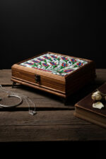 El Yapımı Çini Karo Baskılı Ahşap Takı Kutusu (20x20cm) - Görsel 3