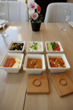 Ahşap Tepsili 6'lı 13 Parça Seramik Kahvaltı Seti