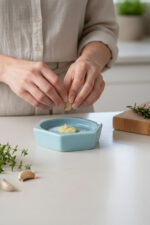 El Yapımı Seramik Rende Tabağı (10 cm) - Sarımsak, Zencefil, Meyve Püresi ve Bebek Maması Hazırlayıcı - Görsel 4