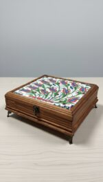 El Yapımı Çini Karo Baskılı Ahşap Takı Kutusu (20x20cm) - Görsel 2