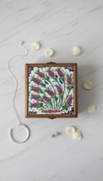 El Yapımı Çini Karo Baskılı Ahşap Takı Kutusu (20x20cm)