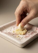 El Yapımı Seramik Rende Tabağı (10 cm) - Sarımsak, Zencefil, Meyve Püresi ve Bebek Maması Hazırlayıcı - Görsel 2