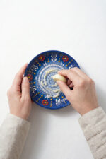 El Yapımı Seramik Rende Tabağı (13 cm) – Sarımsak, Zencefil, Meyve Püresi ve Bebek Maması Hazırlayıcı - Görsel 4