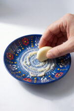 El Yapımı Seramik Rende Tabağı (13 cm) – Sarımsak, Zencefil, Meyve Püresi ve Bebek Maması Hazırlayıcı - Görsel 3