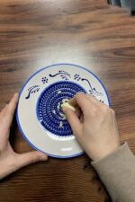 El Yapımı Seramik Rende Tabağı (13 cm) – Sarımsak, Zencefil, Meyve Püresi ve Bebek Maması Hazırlayıcı - Görsel 3