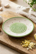 El Yapımı Seramik Rende Tabağı (13 cm) – Sarımsak, Zencefil, Meyve Püresi ve Bebek Maması Hazırlayıcı - Görsel 5